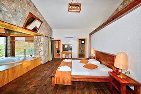 2 Bedroom Private Villa With Infinity Pool and Sea View