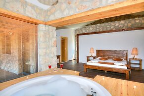 2 Bedroom Private Villa With Infinity Pool and Sea View