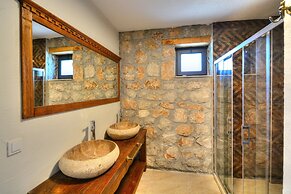 2 Bedroom Private Villa With Infinity Pool and Sea View