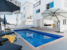 Sanders White Mountains - Popular Villa With Pool