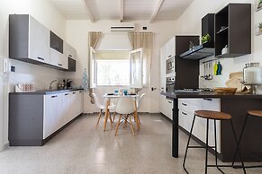 2473 Villetta Seaside by Barbarhouse