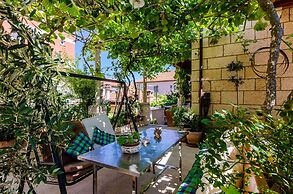 Apartments & Room Frane