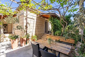 Apartments & Room Frane