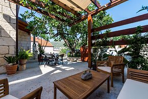 Apartments & Room Frane