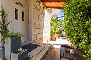 Apartments & Room Frane