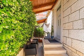 Apartments & Room Frane