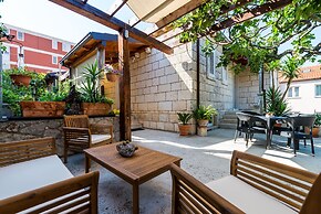 Apartments & Room Frane