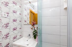 Apartments & Room Frane