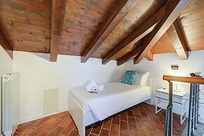 La Voce Del Lago Pied Dans L' Eau