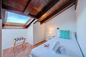 La Voce Del Lago Pied Dans L' Eau