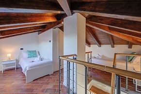 La Voce Del Lago Pied Dans L' Eau