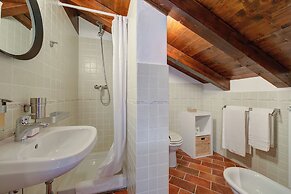 La Voce Del Lago Pied Dans L' Eau