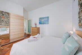 La Voce Del Lago Pied Dans L' Eau