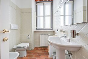 La Voce Del Lago Pied Dans L' Eau