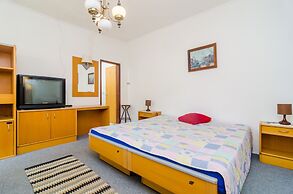 Apartments Villa Molunat 1