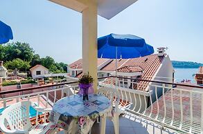 Apartments Villa Molunat 1