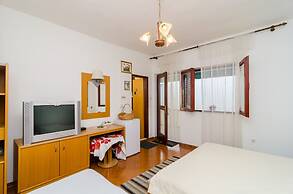 Apartments Villa Molunat 1