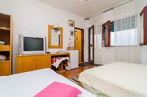 Apartments Villa Molunat 1