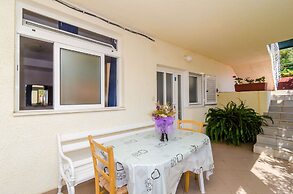 Apartments Villa Molunat 1