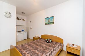 Apartments Villa Molunat 1