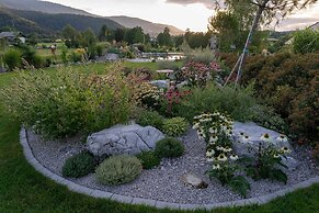 Cottage Happiness With Sauna and Natural Pool