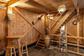 Cottage Happiness With Sauna and Natural Pool