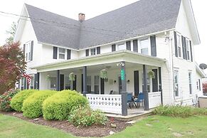 5449 Emerald 5 Bedroom Home by RedAwning