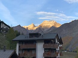 Impeccable 3-bed Duplex Penthouse in Saas-fee