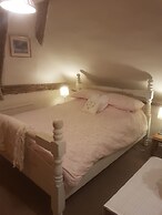 Delightful 3 bed Thatched Cottage Near Winchester