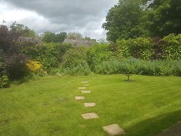 Delightful 3 bed Thatched Cottage Near Winchester