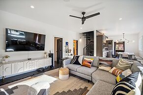 Pet’s FREE! Modern luxury steps from Russian River by Redawning