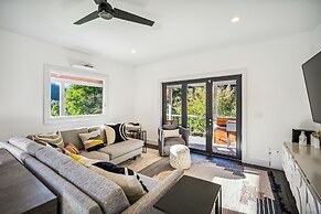 Pet’s FREE! Modern luxury steps from Russian River by Redawning