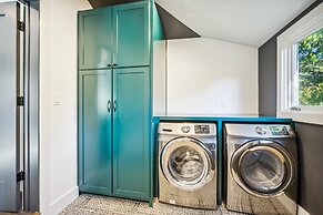 Pet’s FREE! Modern luxury steps from Russian River by Redawning