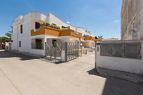 2963 Villino Albanuova by Barbarhouse