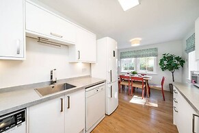 At The Bay - A Quintessential Cottage