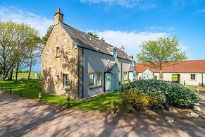 At The Bay - A Quintessential Cottage