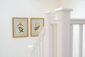 At The Bay - A Quintessential Cottage