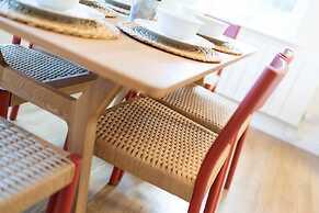 At The Bay - A Quintessential Cottage