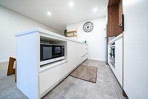 Luxury and Stylish Apt on NB Ave