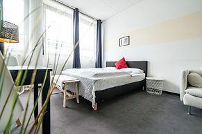 FULL HOUSE Hotel Nürnberg - shared bath & kitchen