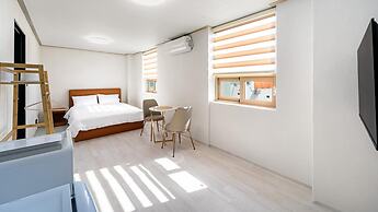 Goseong Leumeleu63 Pension