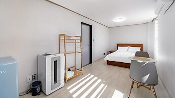 Goseong Leumeleu63 Pension