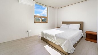 Goseong Leumeleu63 Pension