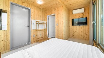 Goseong Leumeleu63 Pension