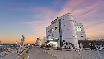 Goseong Leumeleu63 Pension