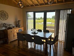 Immaculate 4-bed Private Luxury Lodge Near York