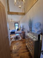 Immaculate 4-bed Private Luxury Lodge Near York