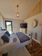 Immaculate 4-bed Private Luxury Lodge Near York