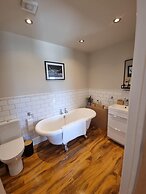 Immaculate 4-bed Private Luxury Lodge Near York