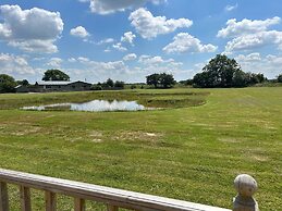 Immaculate 4-bed Private Luxury Lodge Near York